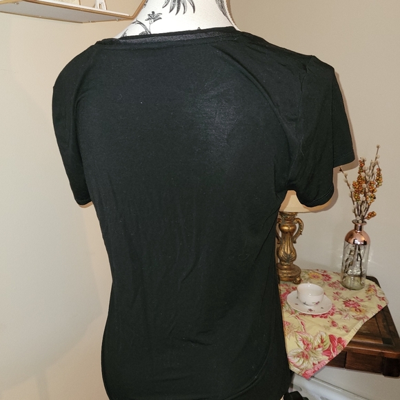 White house black  top - Picture 2 of 3